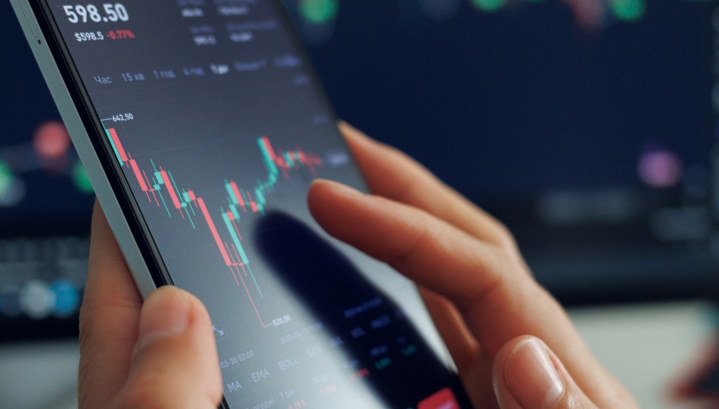 A recent report revealed that the green energy index is significantly outperforming the traditional S&P index.