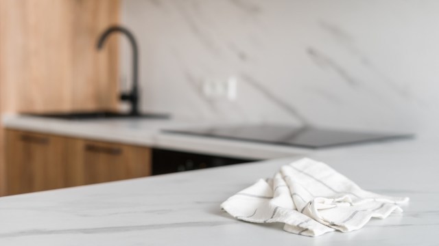 This home hack removes stubborn counter stains in only 15 minutes or less.