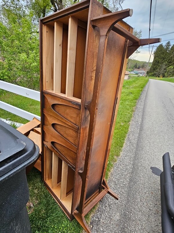 One Reddit user made a ridiculously lucky trash find—saving an expensive 1960s Broyhill dresser from the garbage.