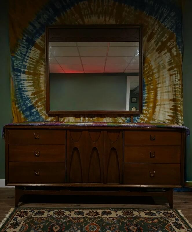 One Reddit user made a ridiculously lucky trash find—saving an expensive 1960s Broyhill dresser from the garbage.