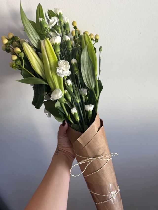 One clever upcycler has an easy way to transform the humble paper bag into an elegant flower bag.