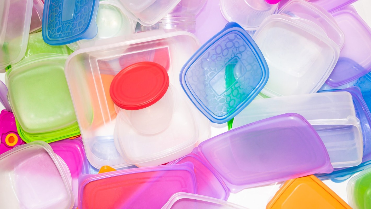 One resourceful Reddit user turned a cat treat container into an upcycled anniversary gift filled with sweet notes.