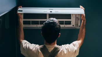When one Florida renter was surprised with an expensive AC repair, they posted their bill on Reddit — and commenters weighed in.