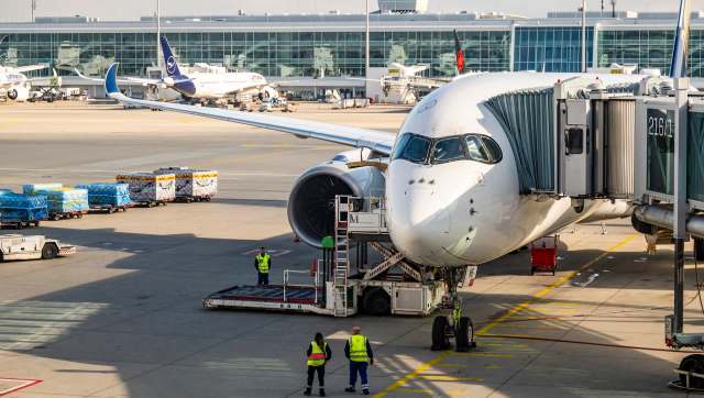 At airports in Amsterdam, Singapore, and Kentucky, passengers and staff are catching sight of something futuristic: self-driving, fully electric airport vehicles.