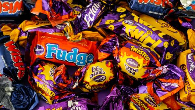 Mondelēz, the company behind Cadbury, partnered with DS Smith to pilot a paper-based alternative to the plastic tubs used for Cadbury Heroes.