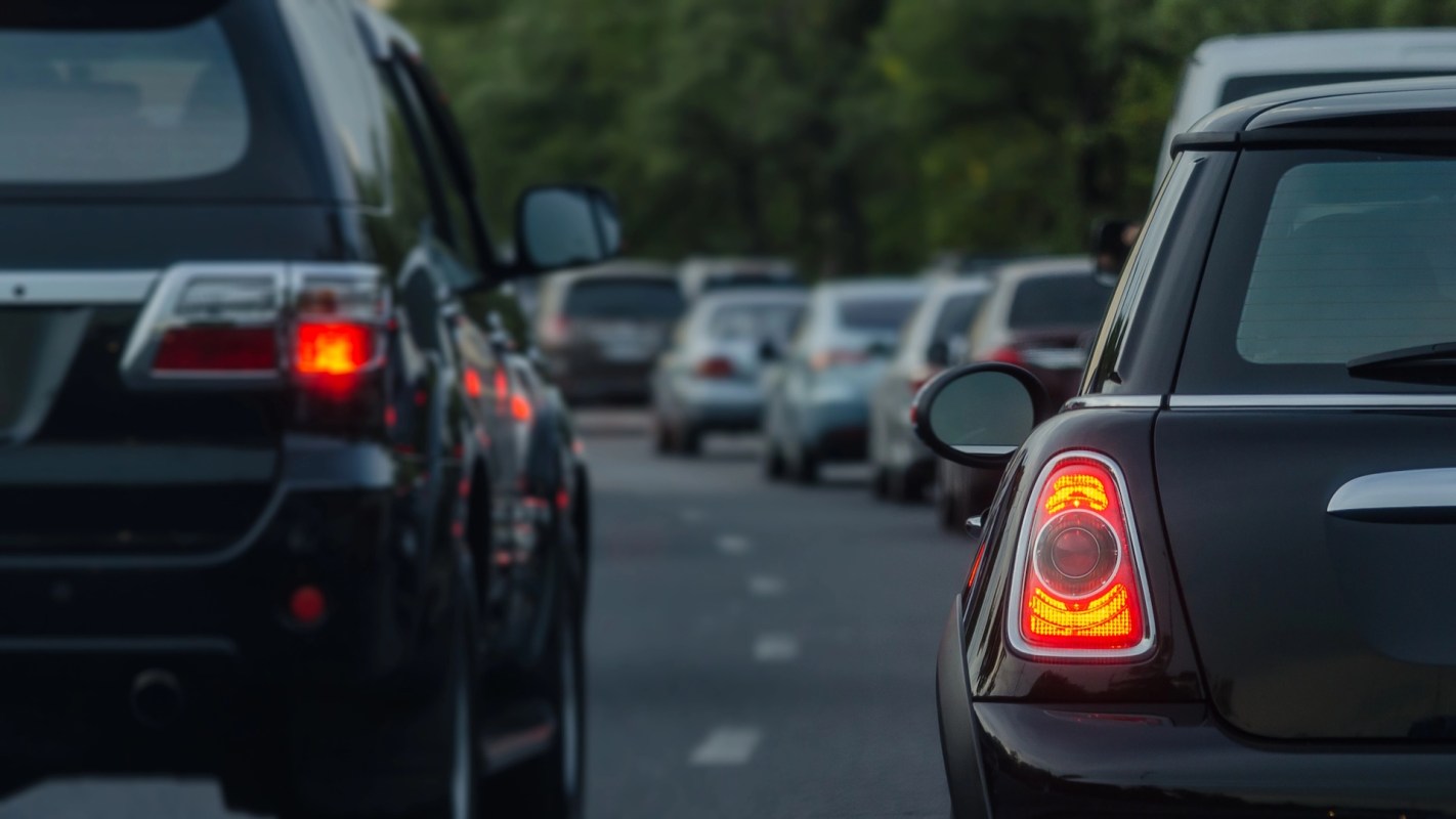 Lifted trucks are a controversial subject, as one Reddit user showed with two striking photographs.