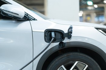 Electric vehicle owners are discovering major savings when charging their battery instead of filling up a gas-guzzling car at the pump.