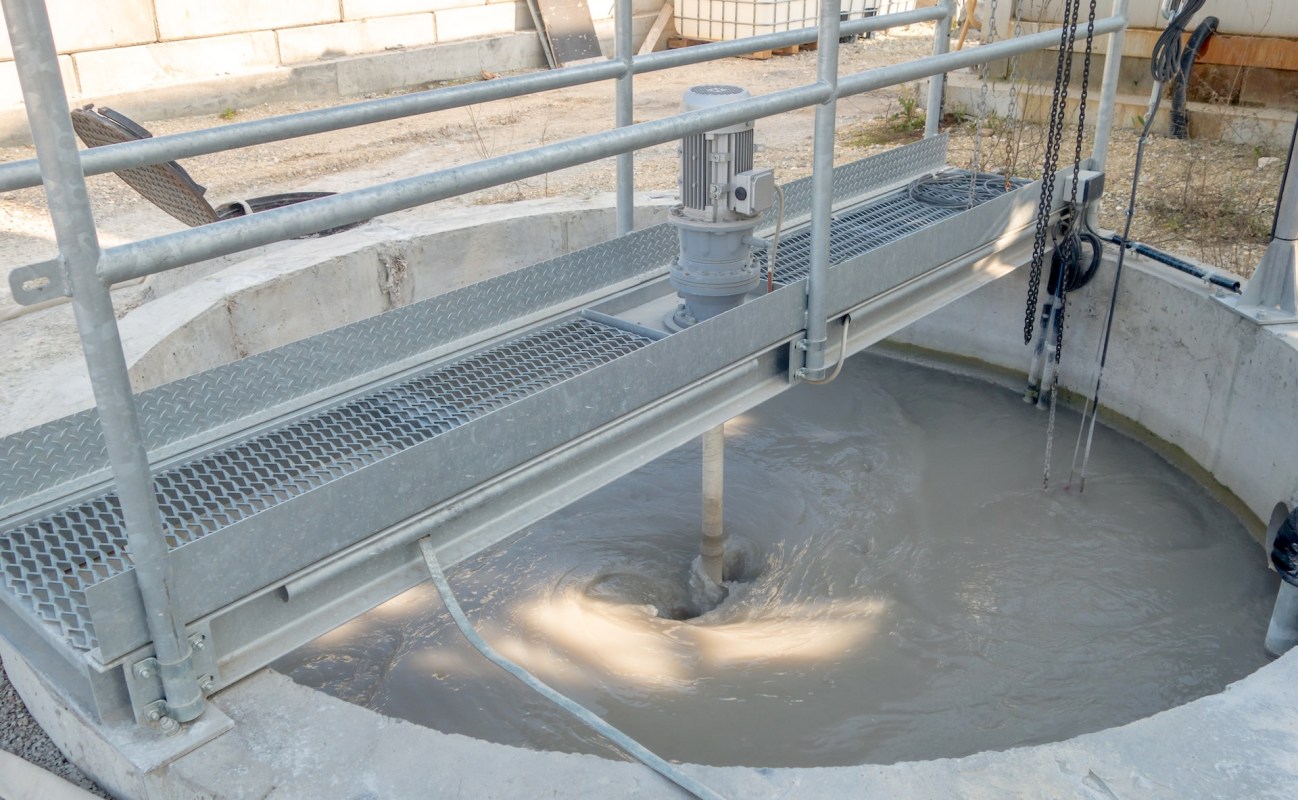 A groundbreaking new cement alternative, Eco-Clay, could help cut concrete's emissions by 40%.