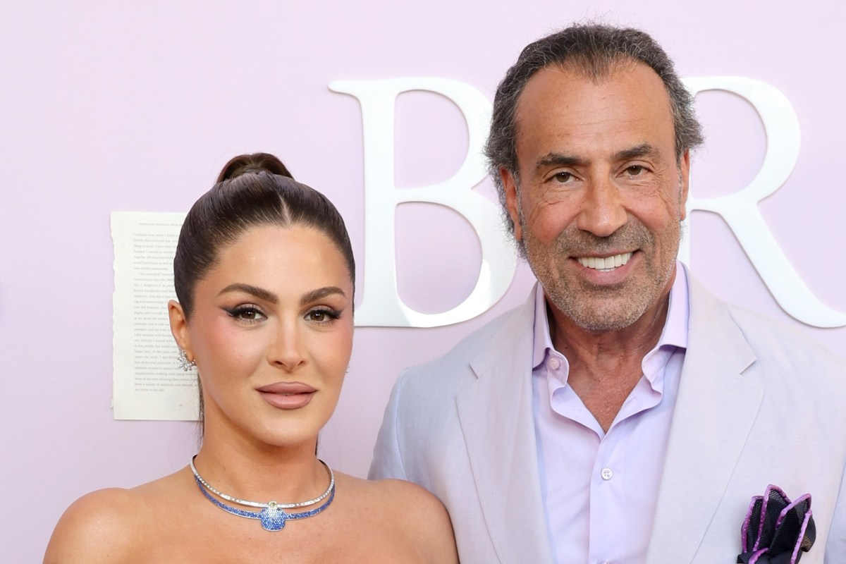 A profile of the ultra-wealthy, focusing on Miami developers Masoud and Stephanie Shojaee, has the internet in a frenzy.