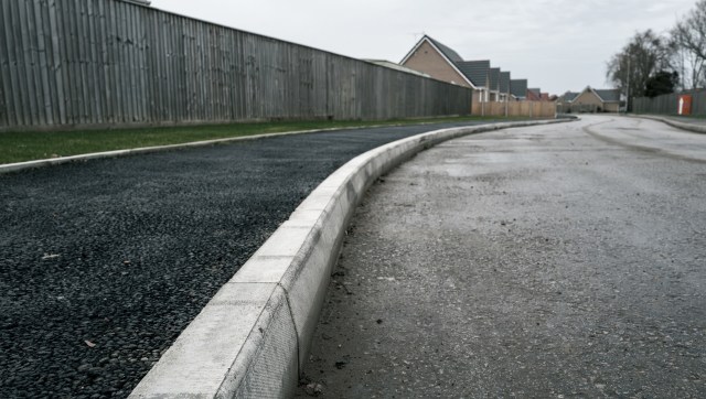 One homeowner found a piece of furniture right on the side of the road and shared the find on Reddit.