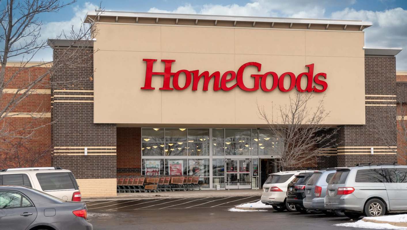One Redditor shared their experience dumpster diving at HomeGoods, where they found hundreds of dollars' worth of kitchen items.