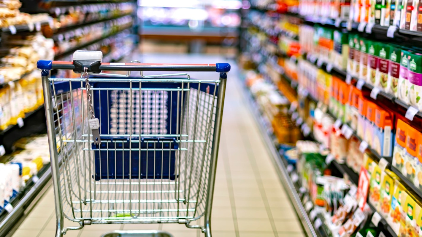 Learn how you can save up to 80% on brand-name goods while fighting against food waste with Martie.