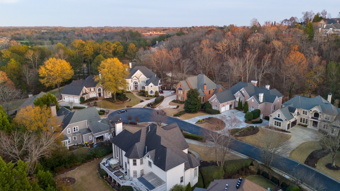 An Illinois' medieval fantasy mansion recently grabbed attention on Reddit, sparking a hilarious McMansion discussion.