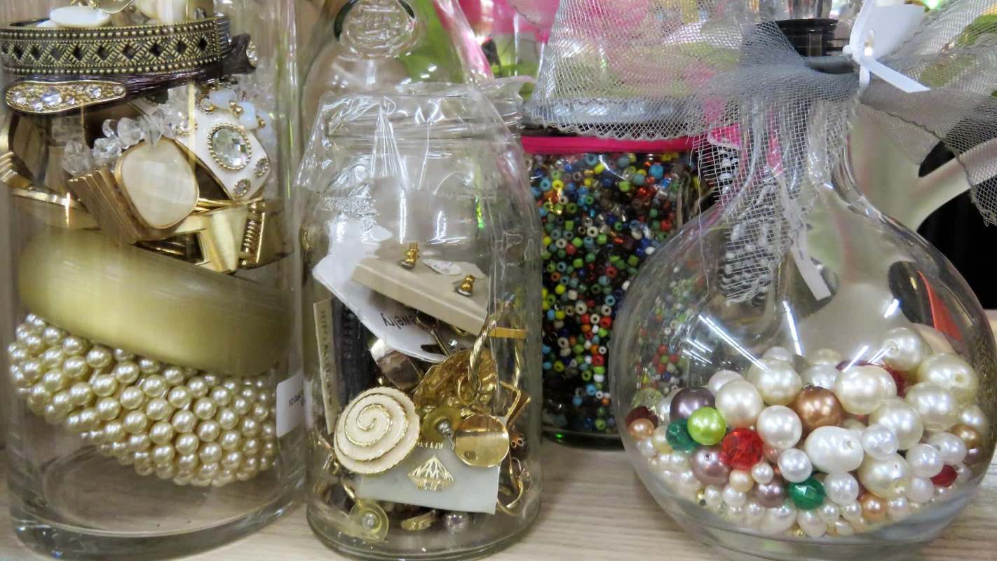 One habitual thrifter shared their story and how they discovered a rare Merle House turquoise pendant at a thrift store for only $80.