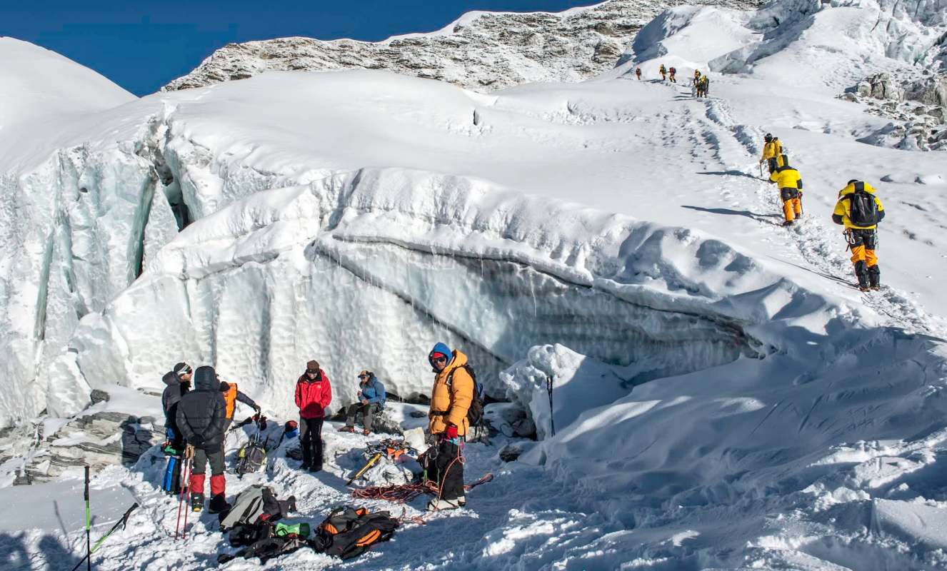 A viral Reddit video revealed the disgusting state of Mount Everest, with massive amounts of waste left behind by climbers.