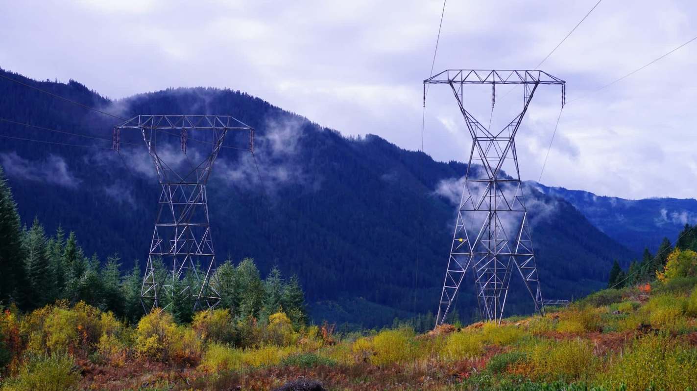 Rising electricity prices have homeowners across the U.S. looking for solutions. One Oregon homeowner sparked an important conversation by sharing their analysis of why energy prices in Oregon are rising.