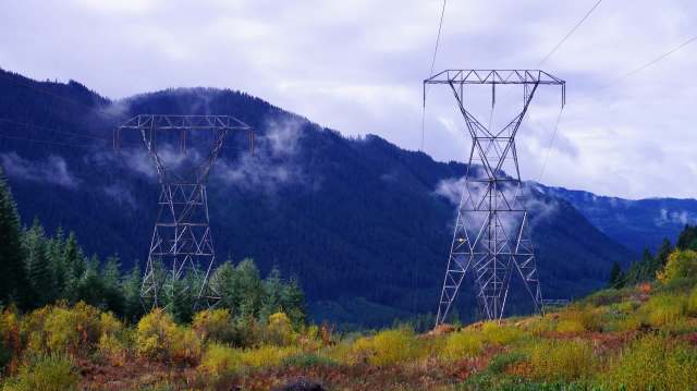 Rising electricity prices have homeowners across the U.S. looking for solutions. One Oregon homeowner sparked an important conversation by sharing their analysis of why energy prices in Oregon are rising.