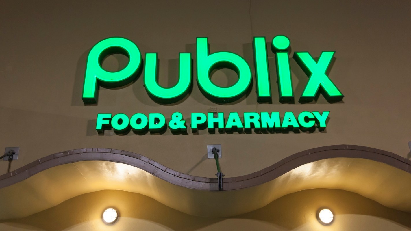 A Redditor shared a photo from Publix, revealing how its holiday sale was actually a sneaky way to overcharge customers.