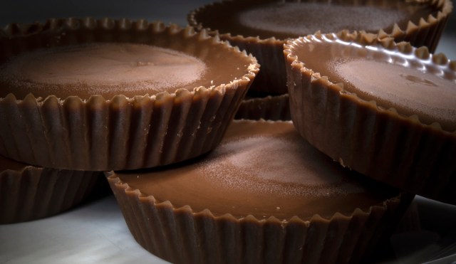 One Reddit user shared their frustrations with The Hershey Company and its reliance on single-use plastics.