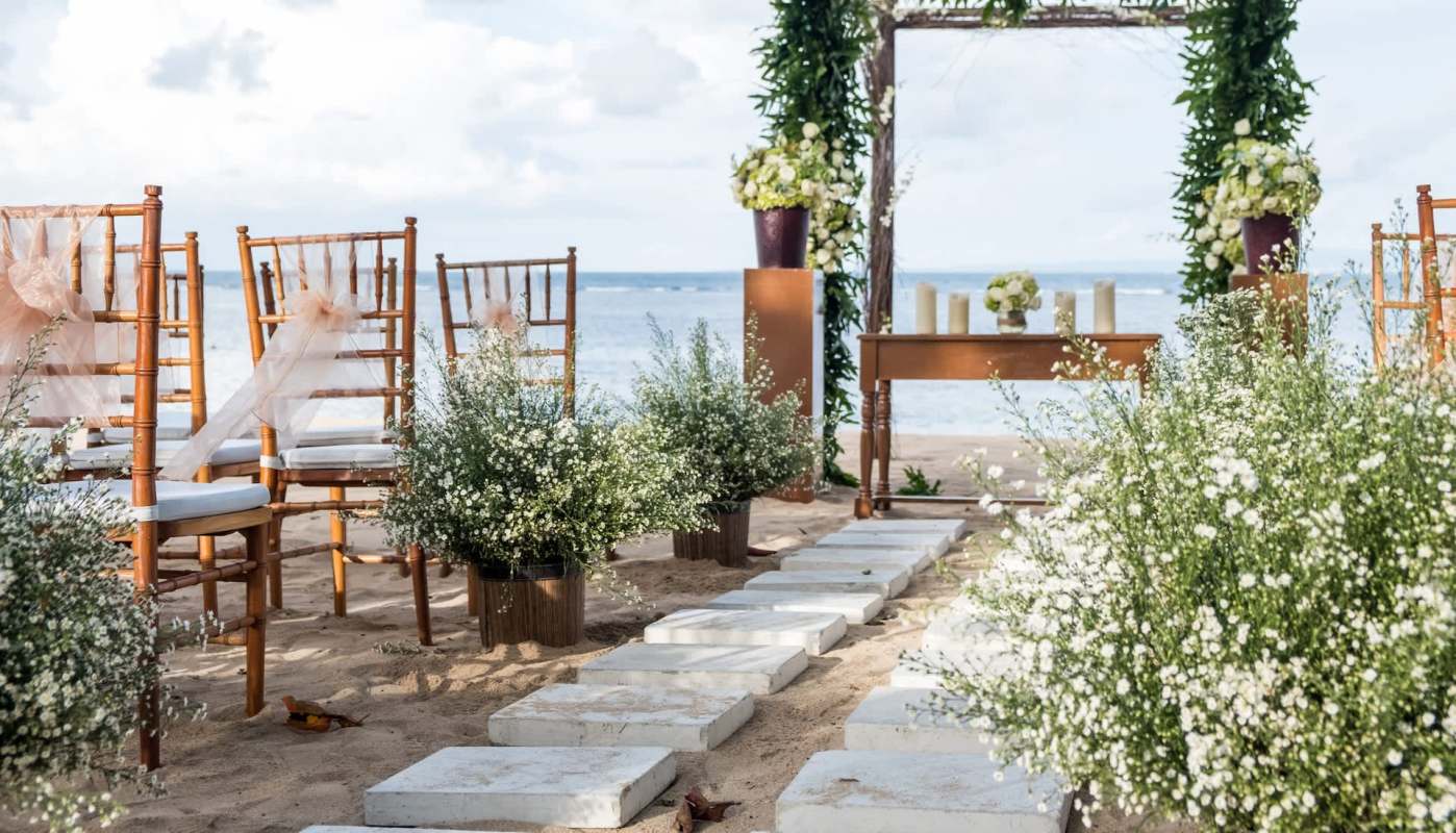 Viral TikTok shows how a glowing Skims advertisement barge intruded on a couple's wedding in Miami.