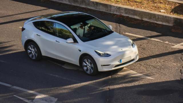 One repair facility is warning about Tesla's Model 3 and Model Y LG NCM811 battery packs, raising serious concerns.