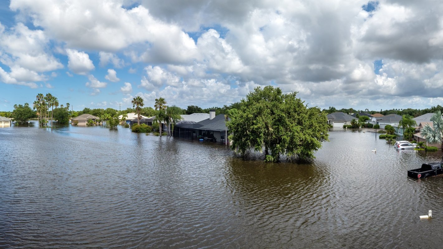 In Bangladesh, thousands of people have fled their homes to move to the nation's capital city because of worsening weather conditions.