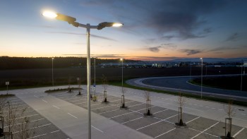 Redditor's encounter with a massive advertisement for Truly's seltzers on a super thin box truck.