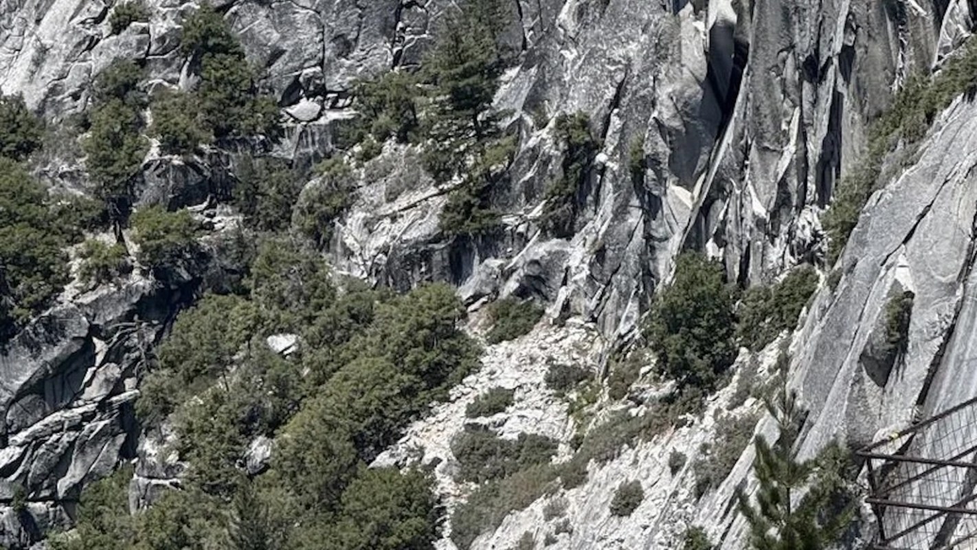 One Reddit user's shared a frustrating experience with tourists not respecting the safety barriers at Yosemite National Park.
