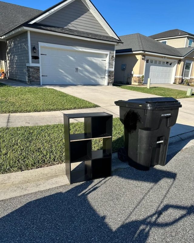 One Reddit user shared how they found a great free shelf just sitting on someone's front lawn in a post to the r/CurbFind subreddit.