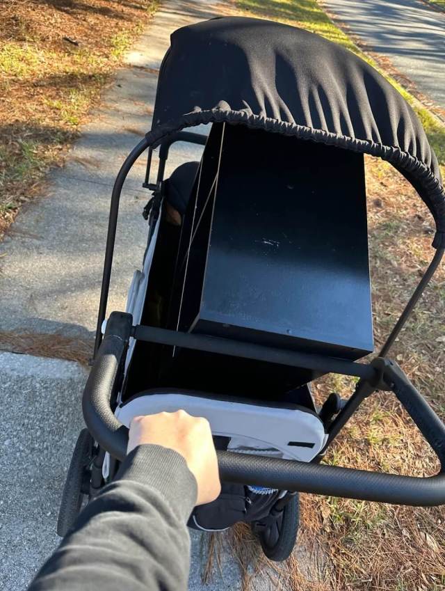 One Reddit user shared how they found a great free shelf just sitting on someone's front lawn in a post to the r/CurbFind subreddit.