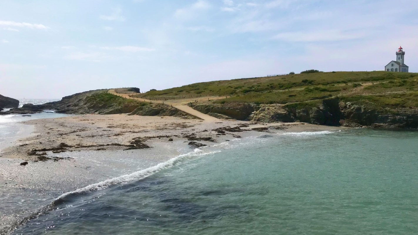 Archaeologists off the coast of Brittany, France, have discovered a 394-foot ancient wall beneath the waves.