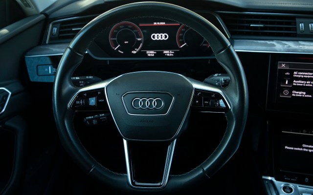 In a Reddit post that quickly caught the attention of users in the r/electricvehicles subreddit, one new Audi E-Tron owner shared their experience.