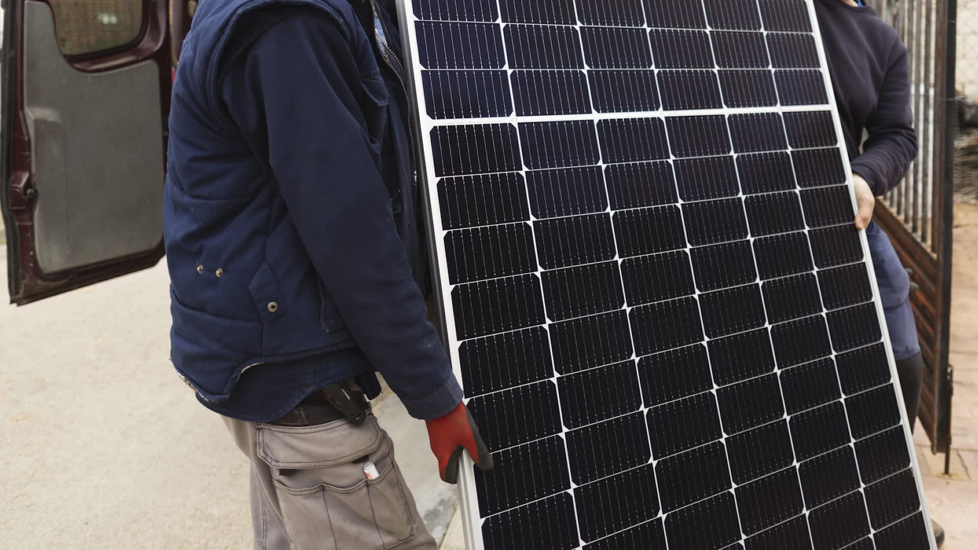 Law change could soon allow millions of Americans to begin cutting down on lofty electric bills: 'There's real momentum behind this now'