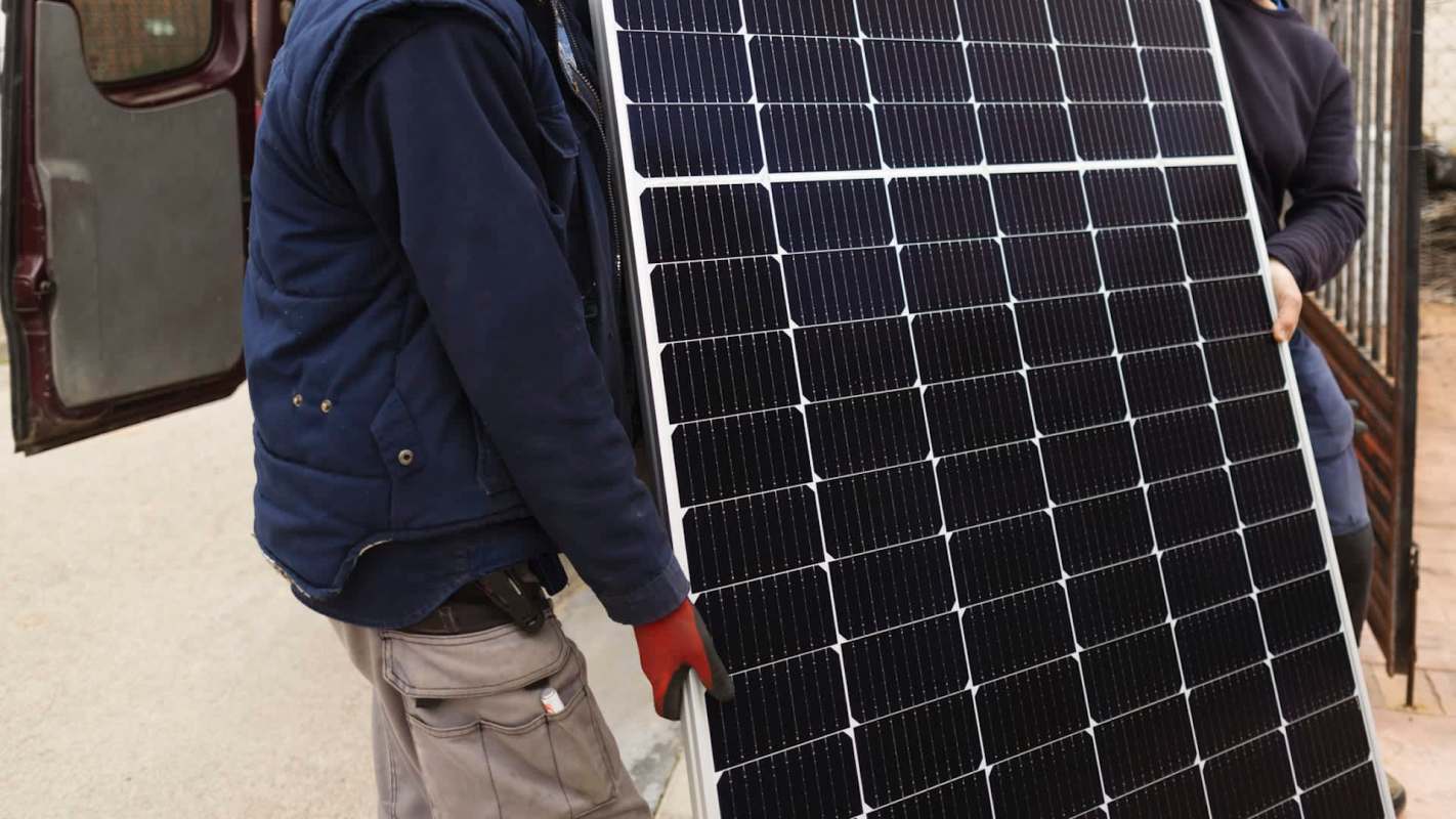 American "balcony solar" setups could become widespread due to recent policy shifts and ballooning energy costs.