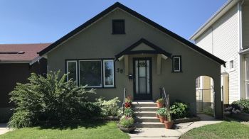 One homeowner on Reddit posted before-and-after photos of their yard. They noted that people came this year to take photos in front of their house because of all the flowers.