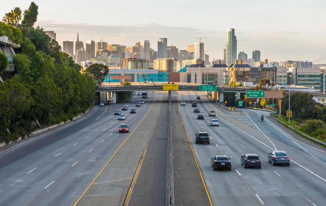 A mechanic's jaw-dropping photo of a DIY lift kit has surfaced on Reddit, where it's sparked equal parts disbelief and concern.