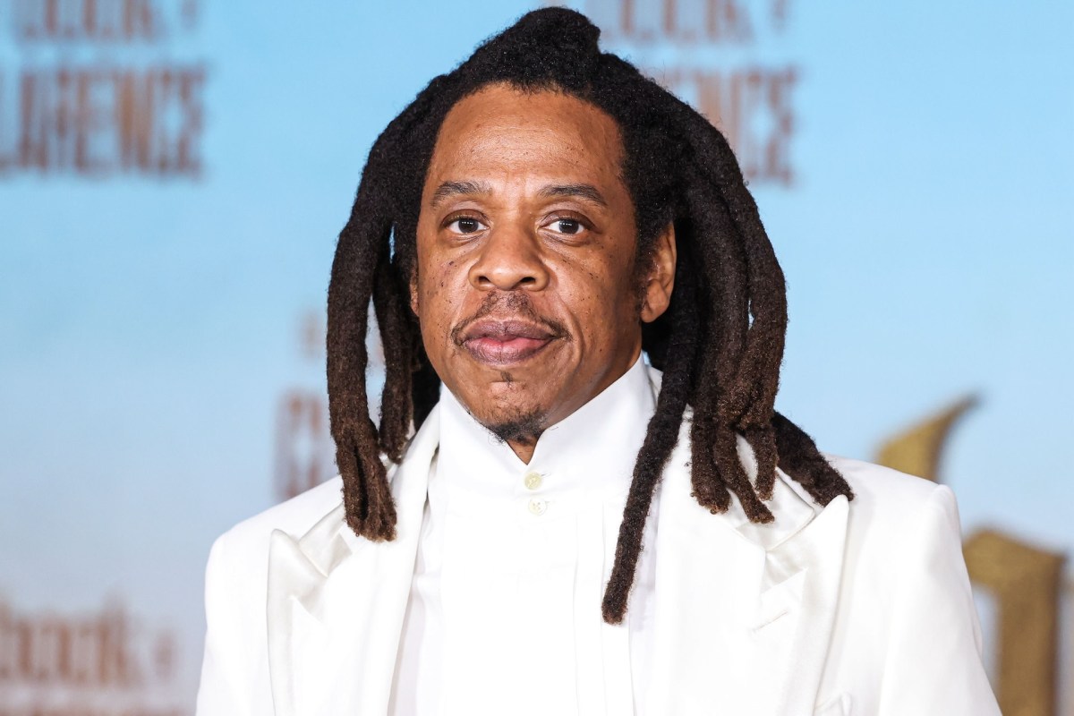 One Reddit user shared a photo of billionaire rapper Jay-Z's 12-minute jet flight, and it soon caused outrage.