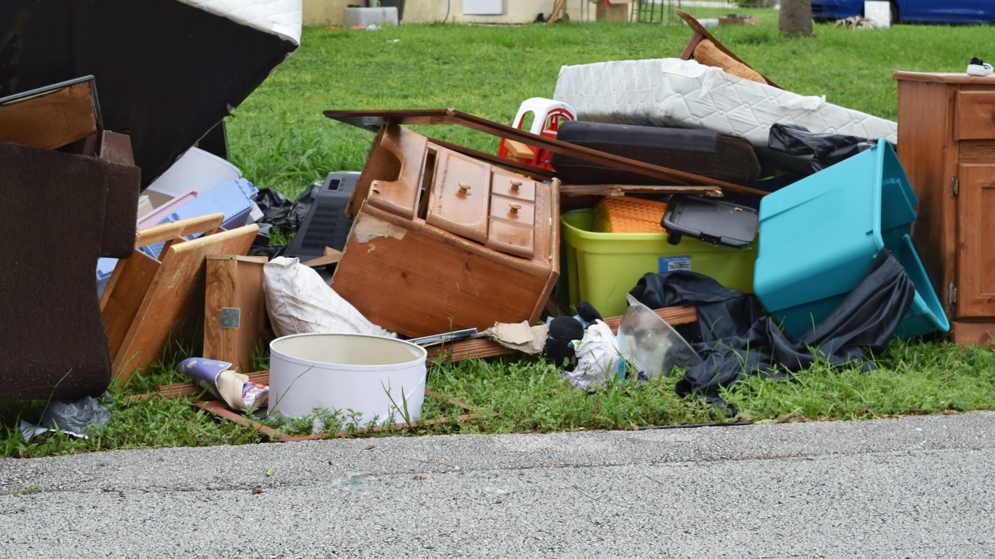 One Redditor was lucky enough to score a 21-inch light-up ceramic Christmas tree for free, thanks to a house clearance.