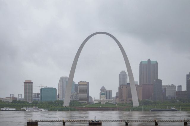 St. Louis residents are experiencing extreme weather whiplash as the temperature plummets after record highs.