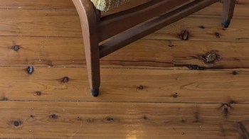 One Redditor recounted the story of curbside scavenging and how they ended up with two flawless mid-century chairs.