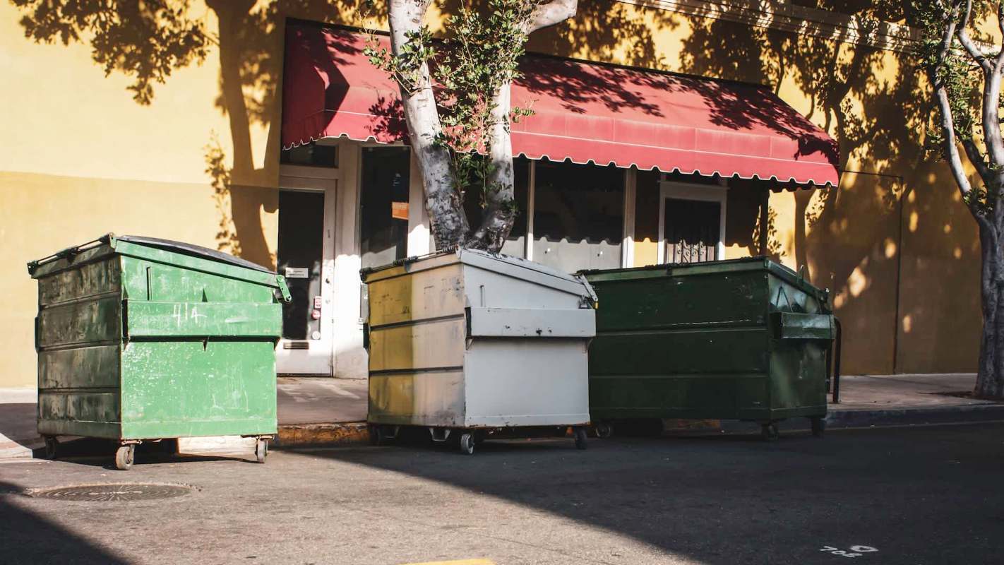 One Redditor found a way to eat for free by using a legal dumpster-diving hack.