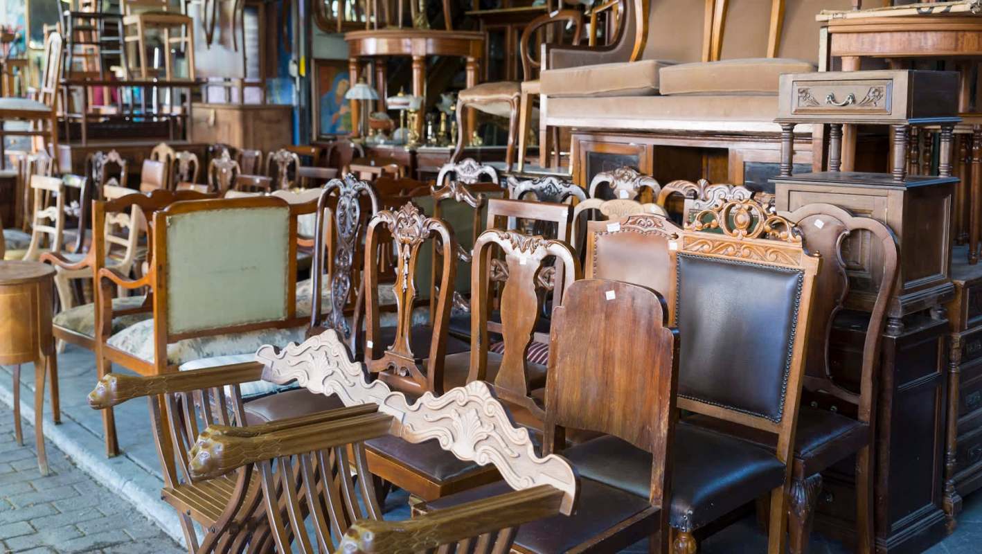 One thrift shopper stumbled across a unique flower lamp at Goodwill, but was quickly taken aback by the lamp's steep price of $150.