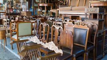 One thrift shopper stumbled across a unique flower lamp at Goodwill, but was quickly taken aback by the lamp's steep price of $150.