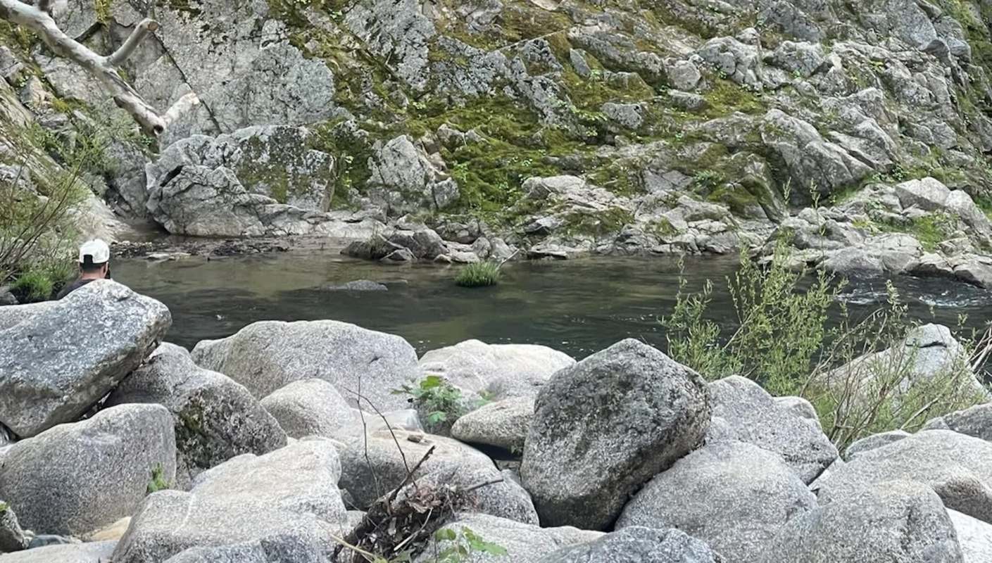 When visiting the great outdoors, it's common practice to leave no trace — clearly, this graffiti artist didn't get the memo.