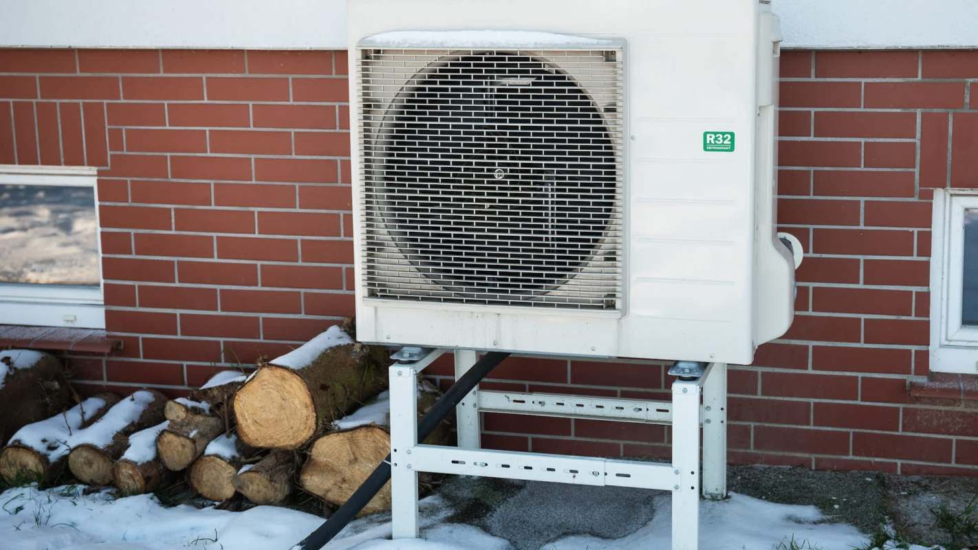 An appliance expert took to YouTube to help reassure uncertain HVAC buyers about the benefits of heat pumps.
