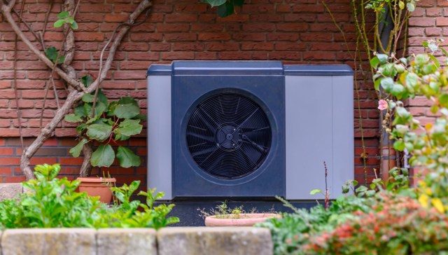 Homeowners in Maine are rushing to buy energy-efficient heat pumps before government incentives expire.