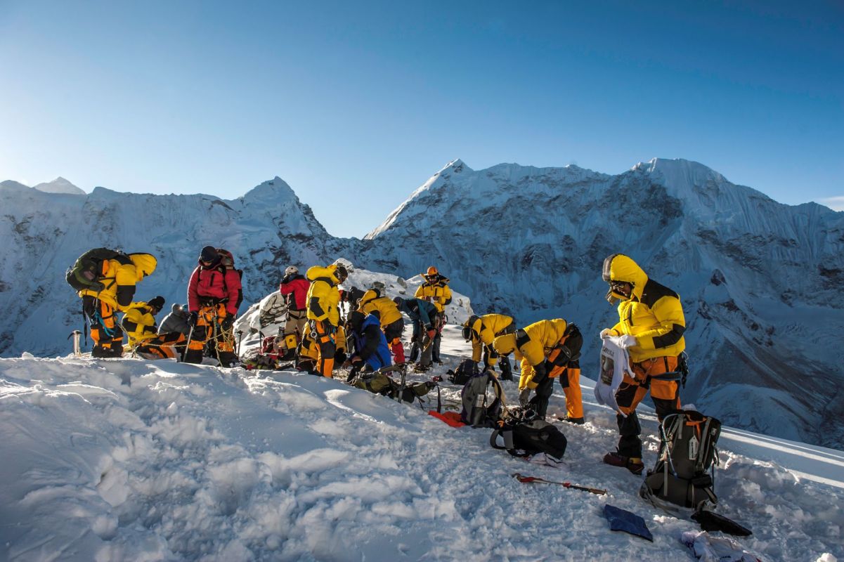 The summit of Mount Everest continues to be littered with trash.