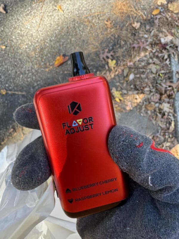A Redditor shared a picture of a discarded vape they found by the side of the road in the r/DeTrashed subreddit.