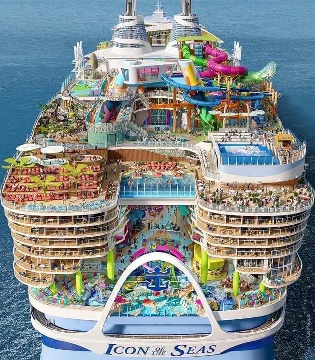 An image of the world's largest cruise liner invited scorn rather than admiration for the $2 billion vessel on Reddit.