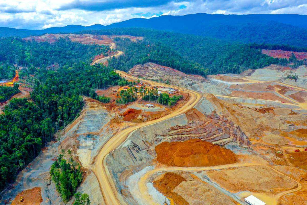 According to The Star, the Malaysian government has shut down a very large illegal mining operation near Kampar.